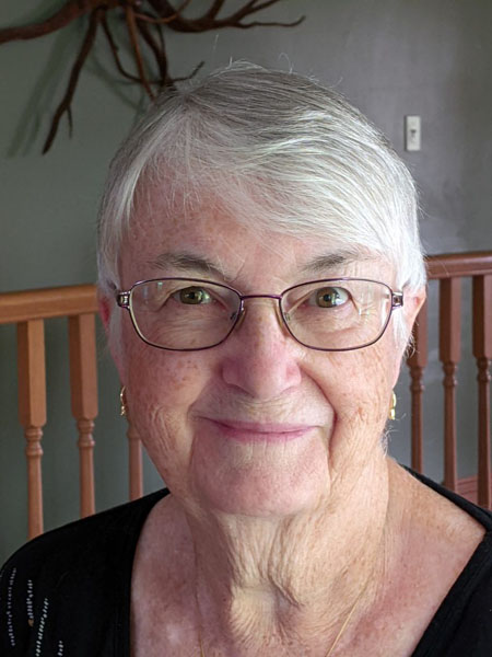 headshot DrLindaHenderson 450x600